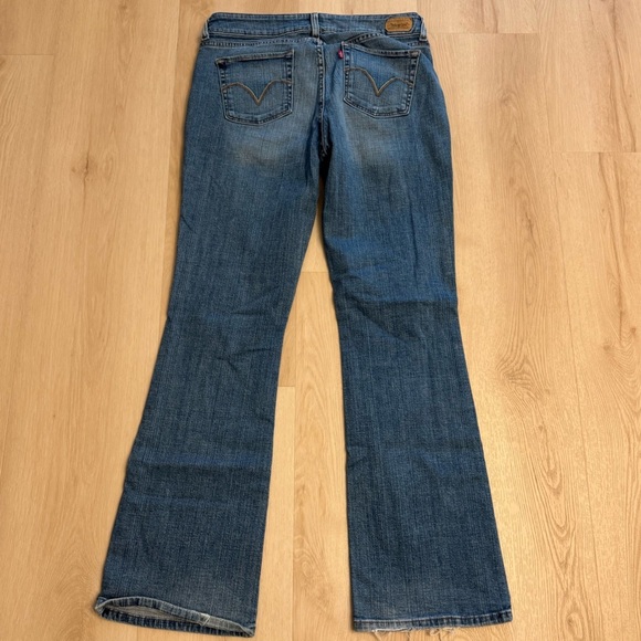 Levi's 526 Slender Bootcut Jeans - Picture 2 of 8